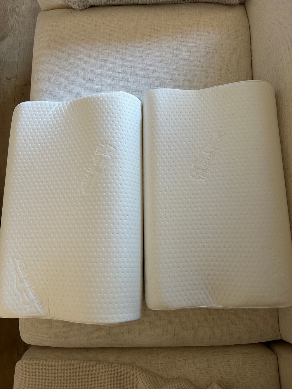 TEMPUR-Pedic TWO PACK Neck Pillows, Large, NWOT, open box